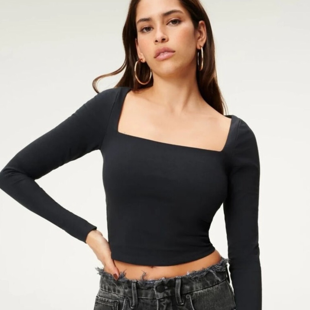 Good American Essentials Women's Square Neck Long Sleeve!